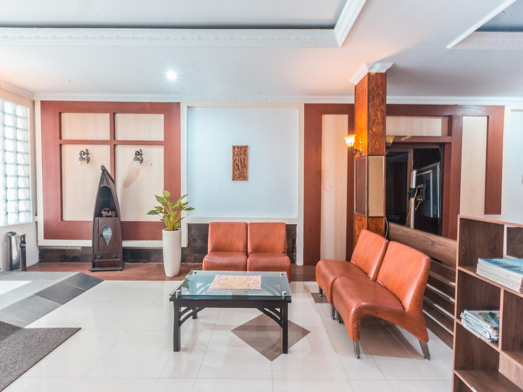 Oyo 1667 Wisma Lux Barkah Yakarta Exterior foto